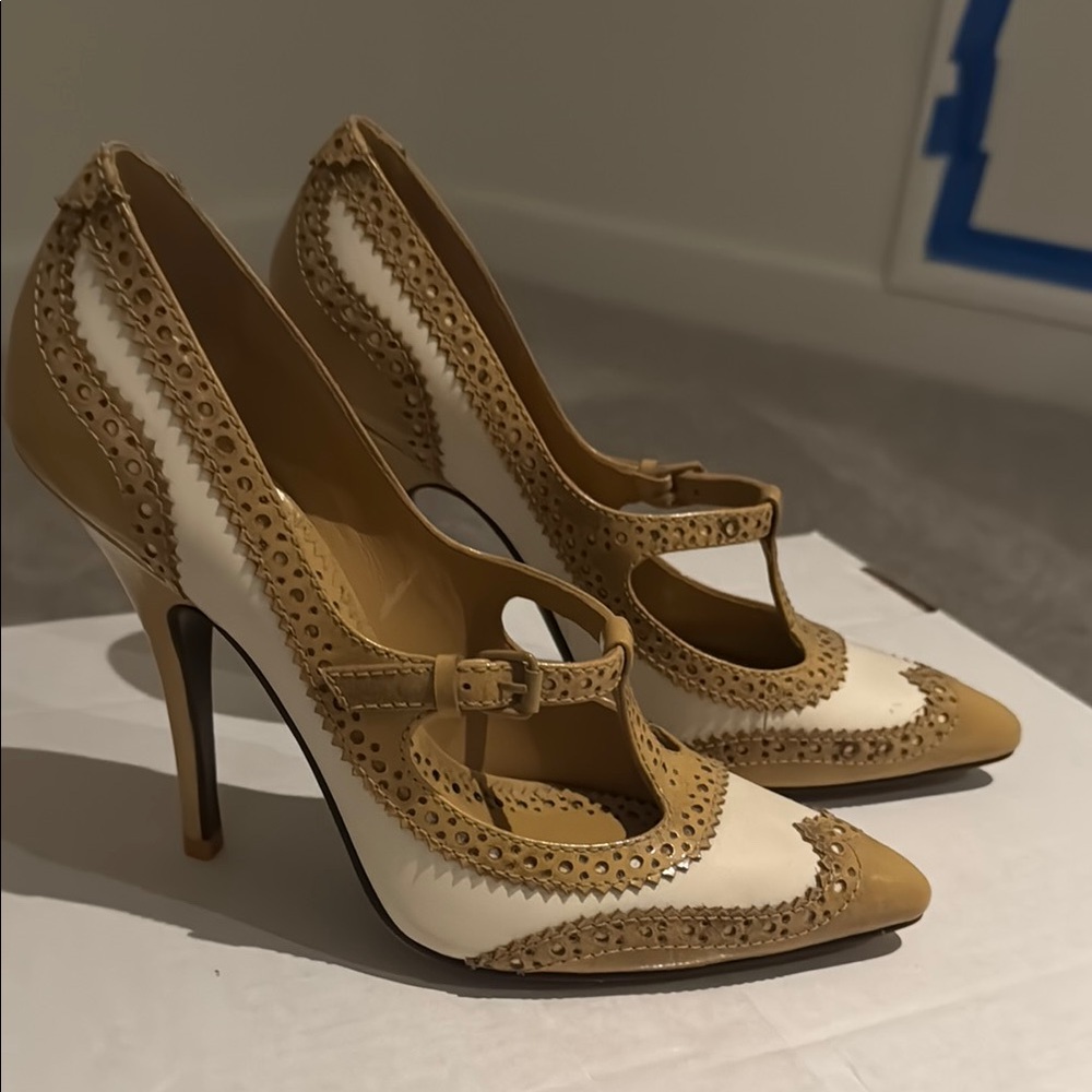 Tory Burch Elegant Tan and White Women's Heels. Sample for sale. Great condition